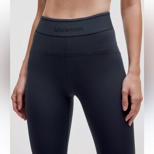 NWOT Lululemon License to Train High-Rise Tight 25" *Logo - True Navy. Size 6